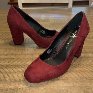 NWOT Atmosphere suede chunk heels size 10